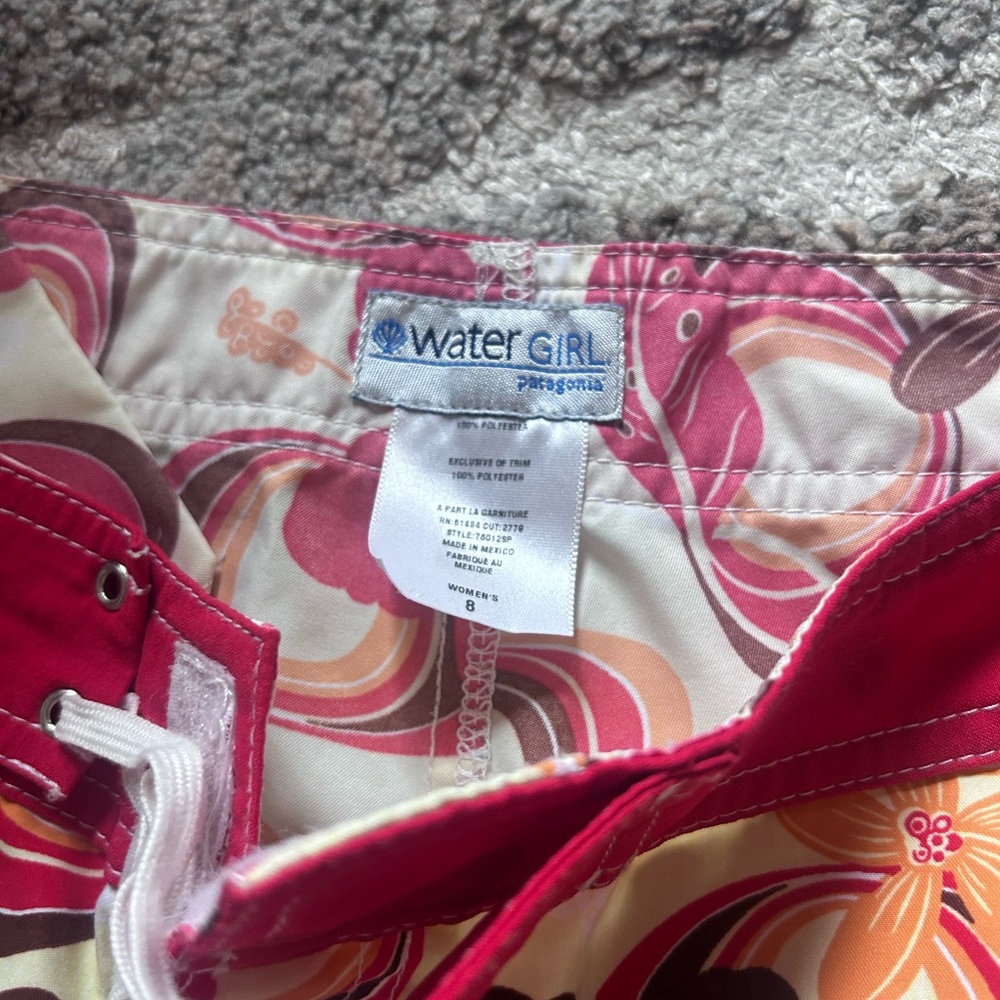 Floral Patterned Capri Pants - Picture 2 of 6